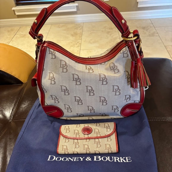 DOONEY & BOURKE JACQUARD DB HOBO HANDBAG AND WALLET - Picture 2 of 6